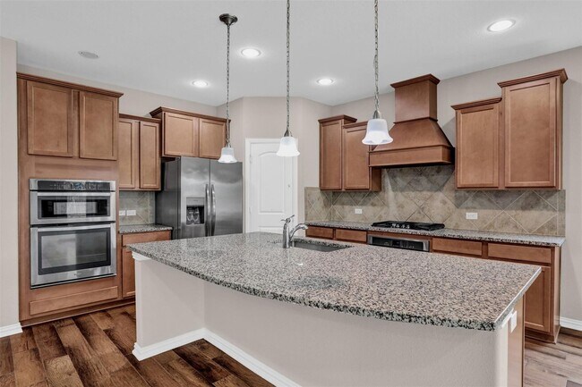 Building Photo - Located in McKinney's desirable Erwin Farms, this beautiful home exudes modern elegance and pract...