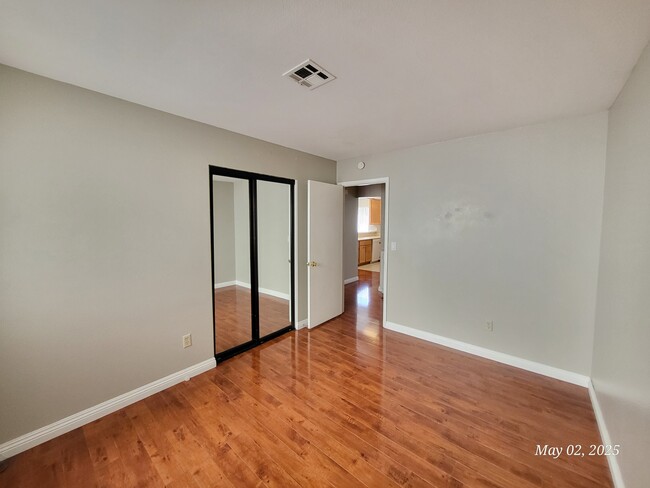 Building Photo - 7614 Isley Ave