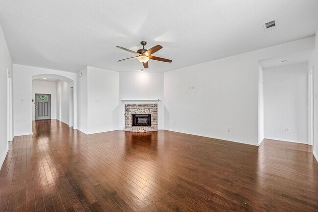 Building Photo - 512 Stableford St