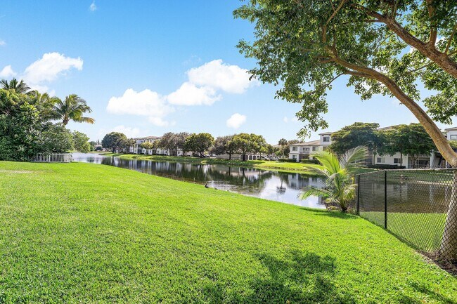 Building Photo - 3256 Commodore Ct