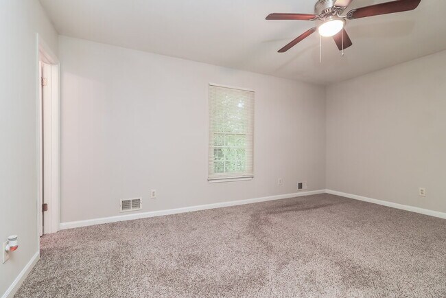 Building Photo - 3797 Kathryn Dr SW