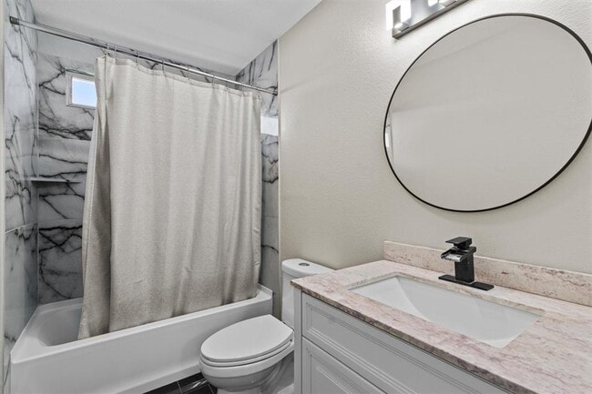 Building Photo - 303 Quail Hollow Dr