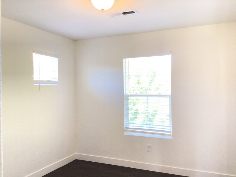 Building Photo - 2712 Ineisa Ct