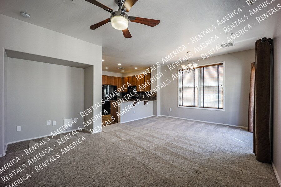 Building Photo - 906 S Annie Ln