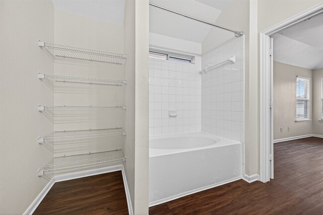 Building Photo - 7507 Legacy Pines Dr