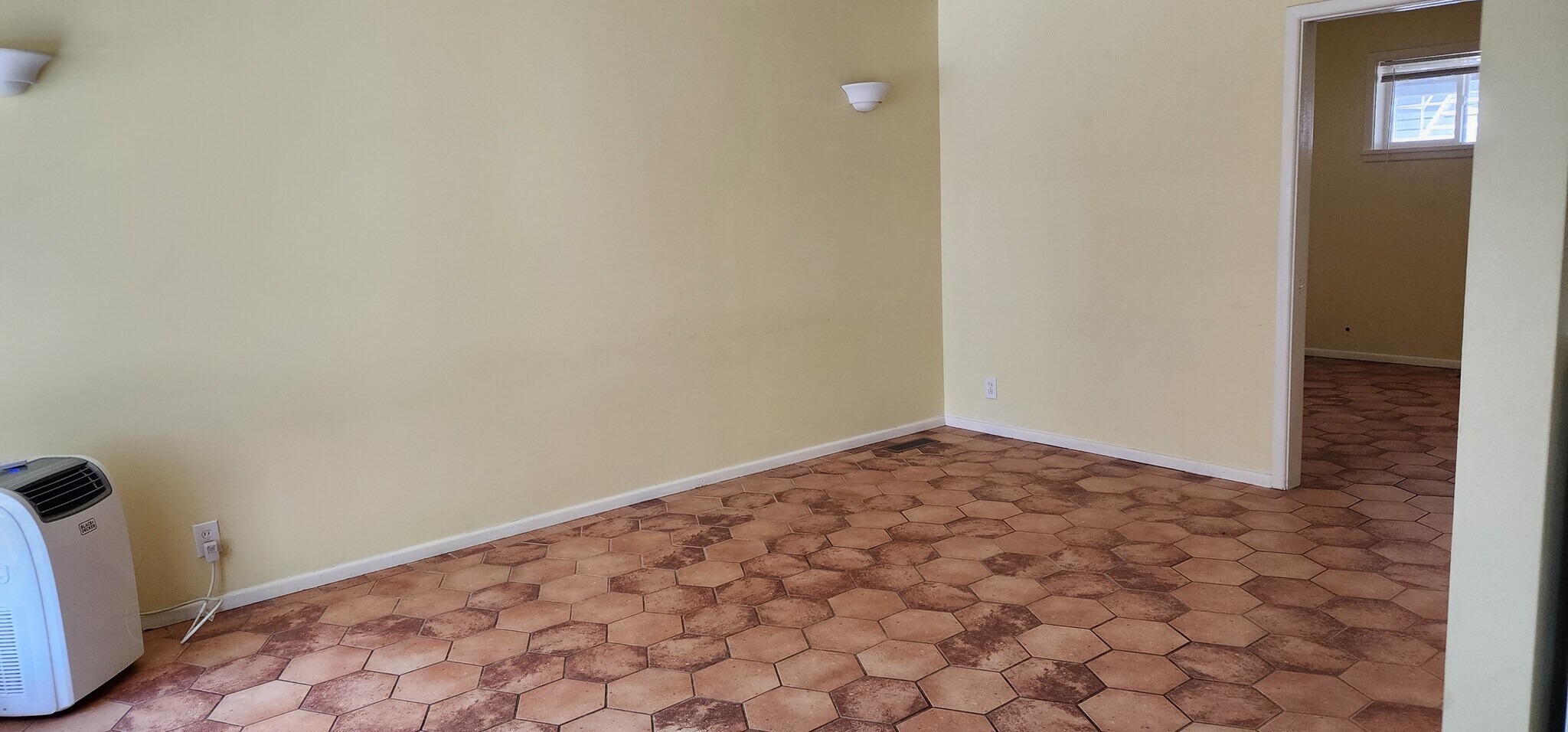 Bedroom - 907 E Laird Ave