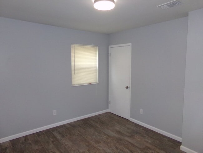 Building Photo - Updated Northeast Pensacola 3BR Home with Granite Kitchen, Tile Floors & Garage