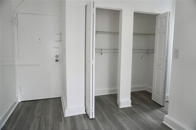 Building Photo - 501 SW 6th Ct