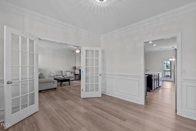 Building Photo - 633 Democracy St