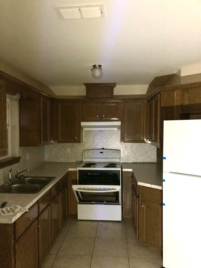 Building Photo - 1405 Adela Dr