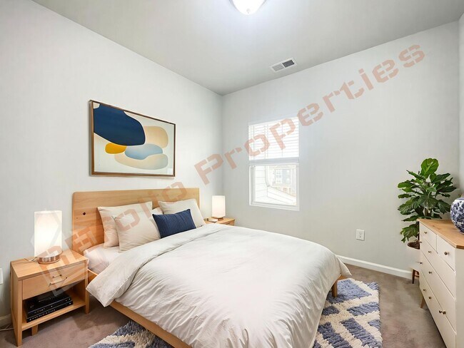 Building Photo - Charming 3 Story 4 Bedrooms with 1st Floor Guest Suite Townhome @ Smith Farm, Apex, Available Now!