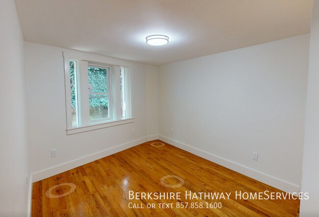 Building Photo - 3 Gibson St