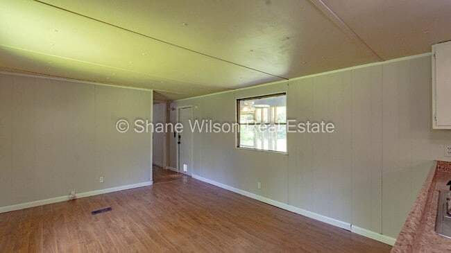 Building Photo - Charming 3-Bedroom Home on Wilkes Avenue w...