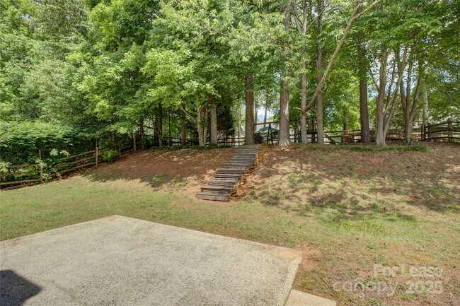 Building Photo - 7017 Scuppernong Ct