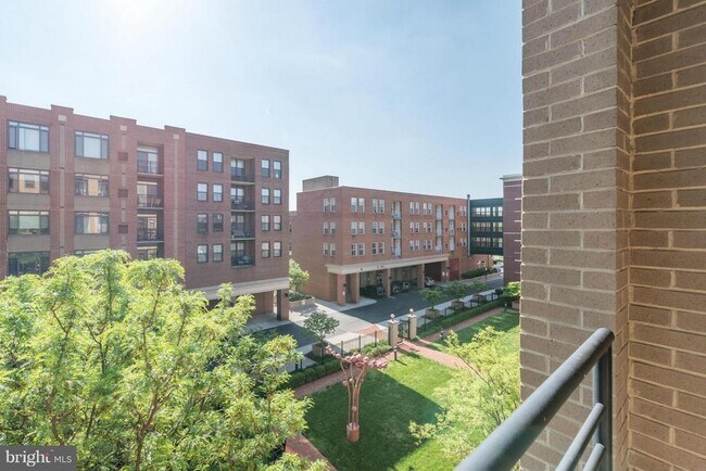 Building Photo - 525 N Fayette St