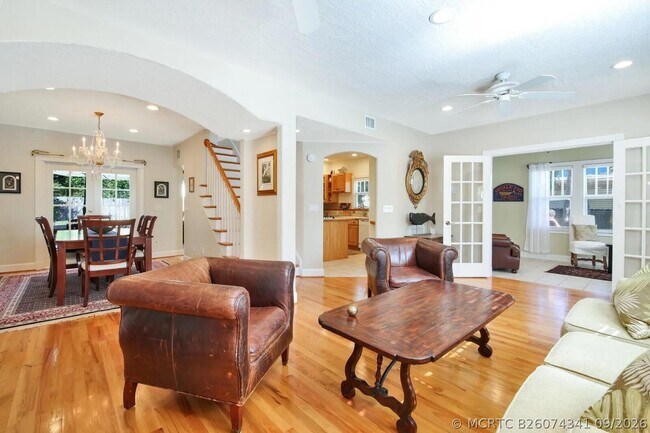 Building Photo - 607 Flamingo Dr