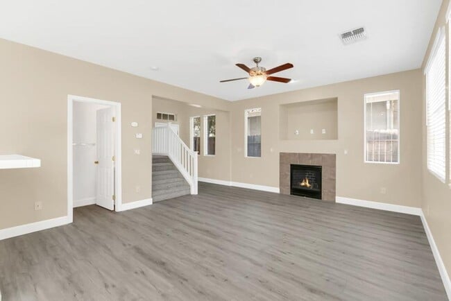 Building Photo - Beautiful 3 bed 2.5 bath in Natomas!