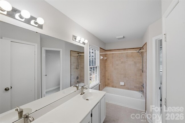 Building Photo - 805 Farm Tree Ln