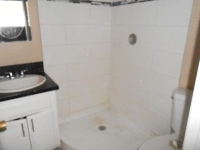 Building Photo - Spacious 2 story Townhouse with Community Pool