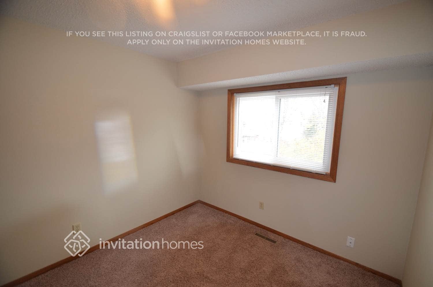 Building Photo - 2416 Crestmount Ln