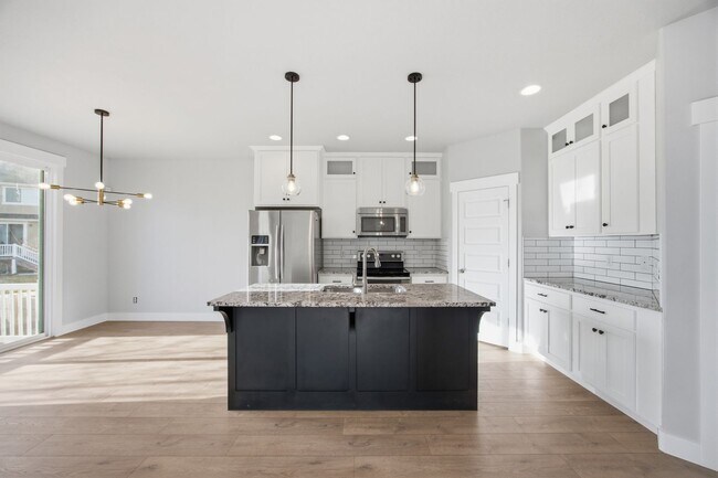 Building Photo - Stunning townhome on Sleepy Ridge