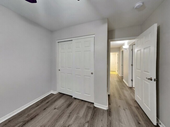 Building Photo - 14221 W Hackamore Dr