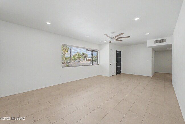 Building Photo - 5120 E Alberta Dr