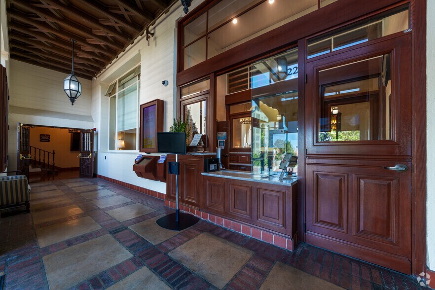 Lobby Photo - International House Berkeley