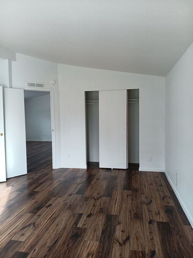 Building Photo - Country Living In The Independence Area Is...