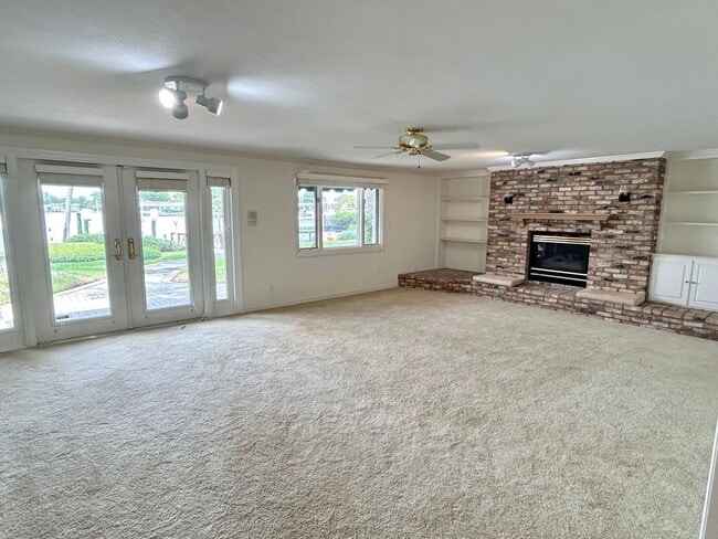 Building Photo - Classic waterfront Snell Isle Estates 3 Bed 2.5 Bath Home with private dock!