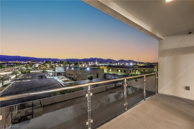 Building Photo - 8925 W Flamingo Rd