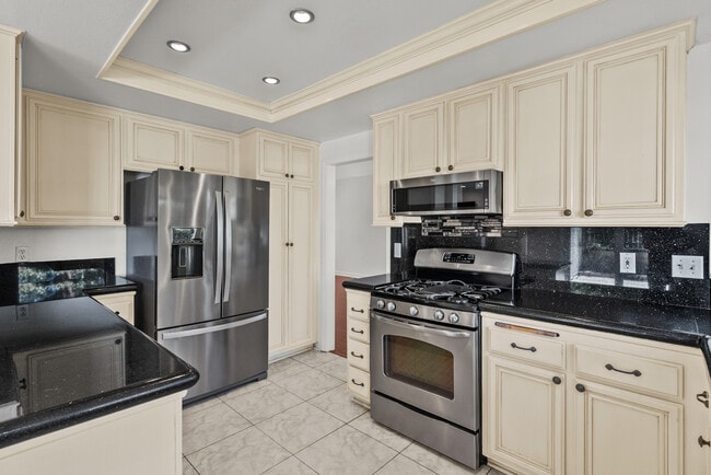 Building Photo - 7231 Spring Ct
