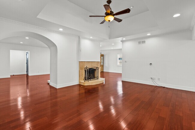 Building Photo - 23036 Burbank Blvd