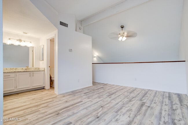 Building Photo - 2215 W Augusta Ave