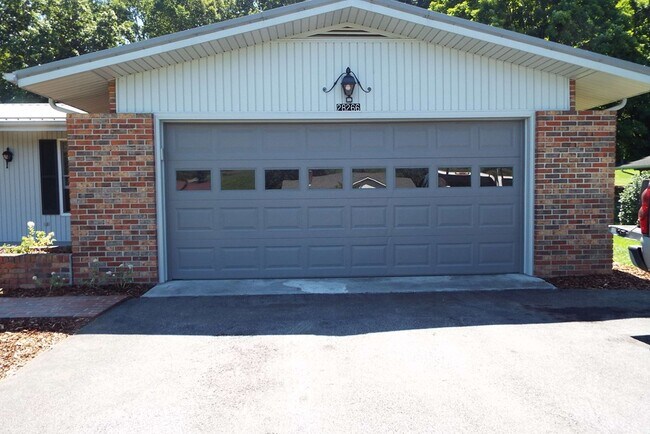 Building Photo - 28266 Lee Hwy