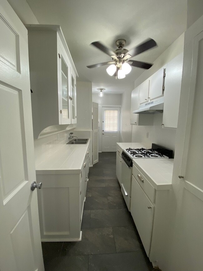 Building Photo - 419 W Polk St