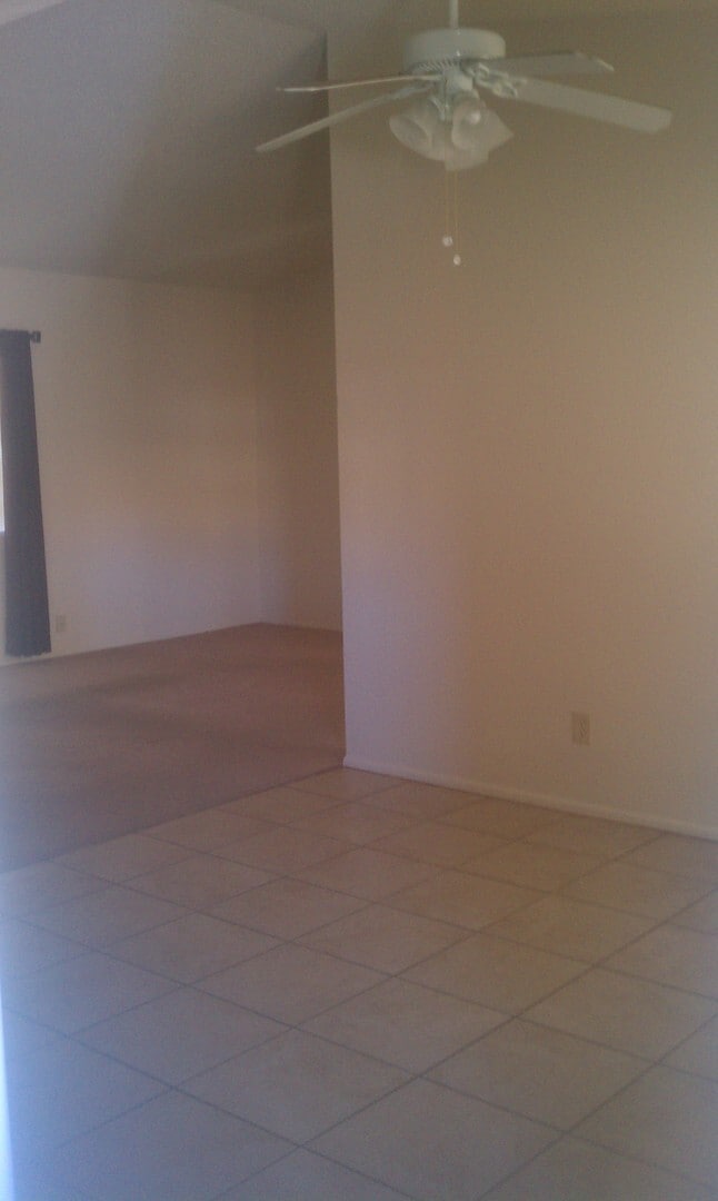 Building Photo - 2310 Primrose Dr