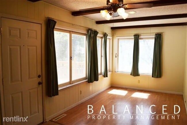 Building Photo - Don't miss out on this beautiful home!