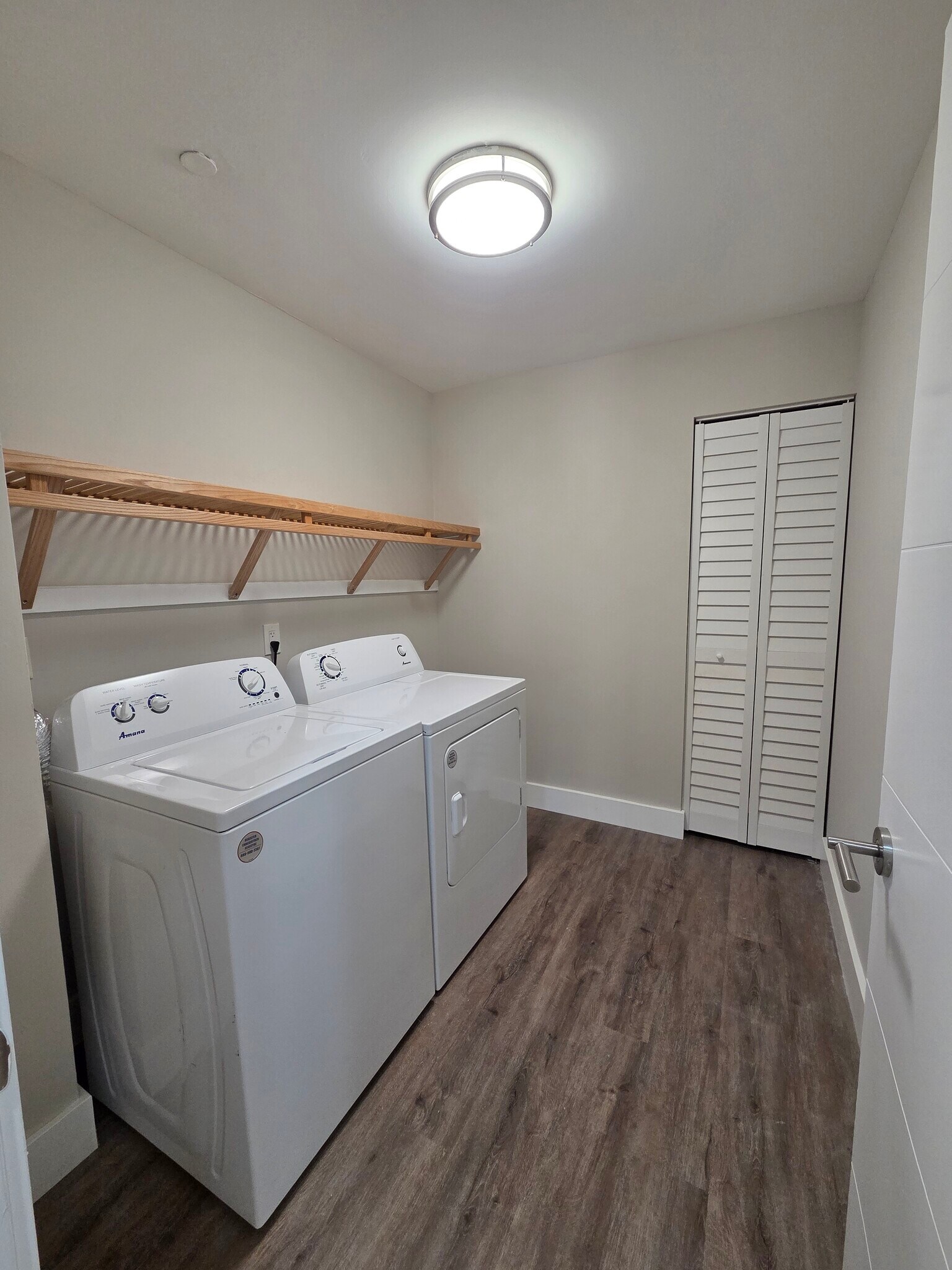 Spacious Laundry - 330 NW 67th St