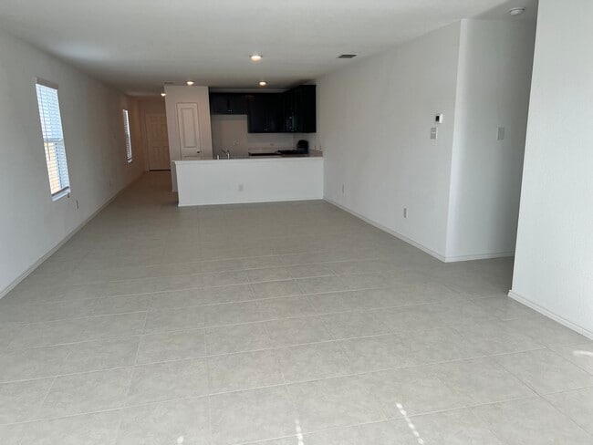 Building Photo - 2649 Kingsman Dr