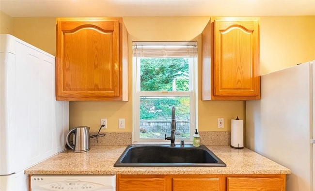 Building Photo - $500 off 1st month's rent! Short Term Lease Only, Charming 3 Bed, 1.5 Bath with Big Yard