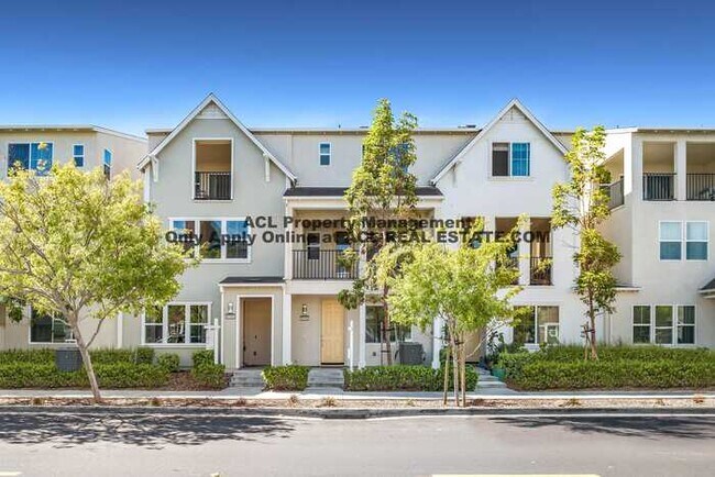 Building Photo - Modern 3BR/3BA Home in Bayshores | 1,542 Sq Ft | Prime Location