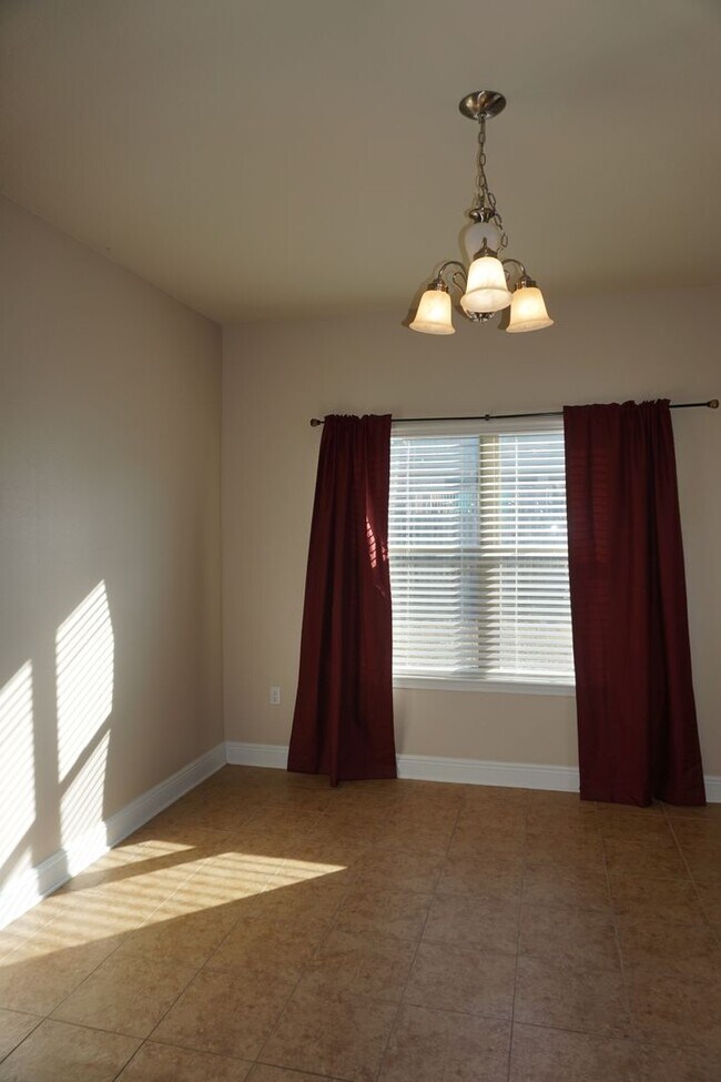 Building Photo - Crestivew: 4 Bedroom in Liberty Oaks