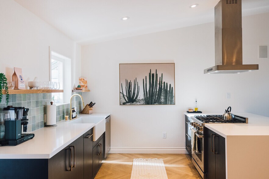 Building Photo - 7370 North Park