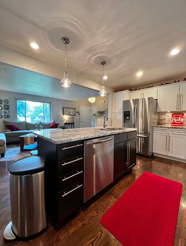 Building Photo - Remodeled 4 Bedroom 2 Bathroom Home in Fort Collins!