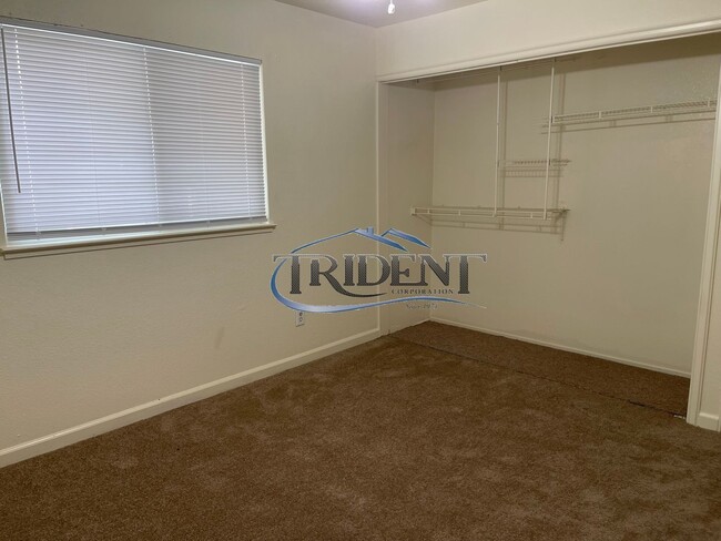 Building Photo - 3 bedroom, 2 bath house