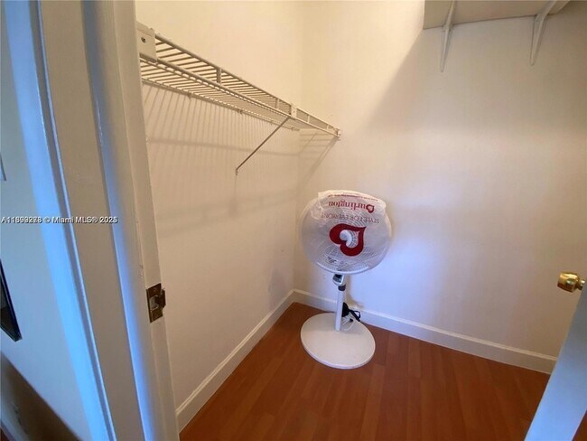 Building Photo - 671 S Hollybrook Dr