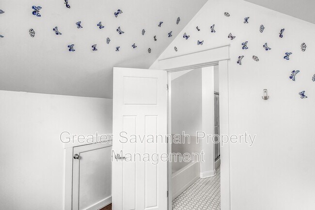 Building Photo - 419 E 54th St