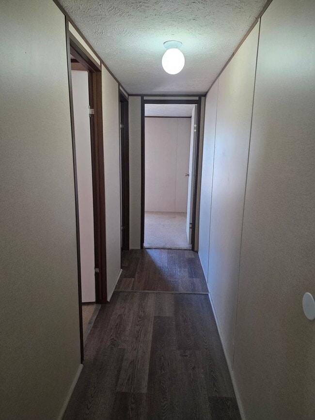 Building Photo - Cute, Clean & Affordable 3 Bed / 2 Bath Home in Central Bullhead City!