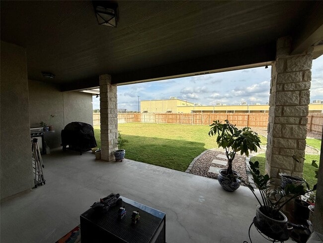 Building Photo - 421 Pitaya Ln